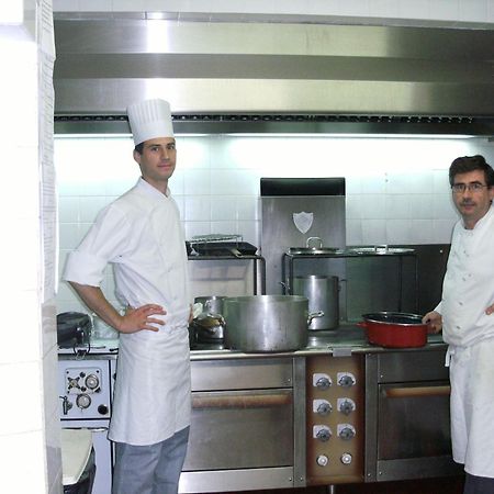 Logis Hotel & Restaurant Bergeret Sport Hendaye Exteriör bild