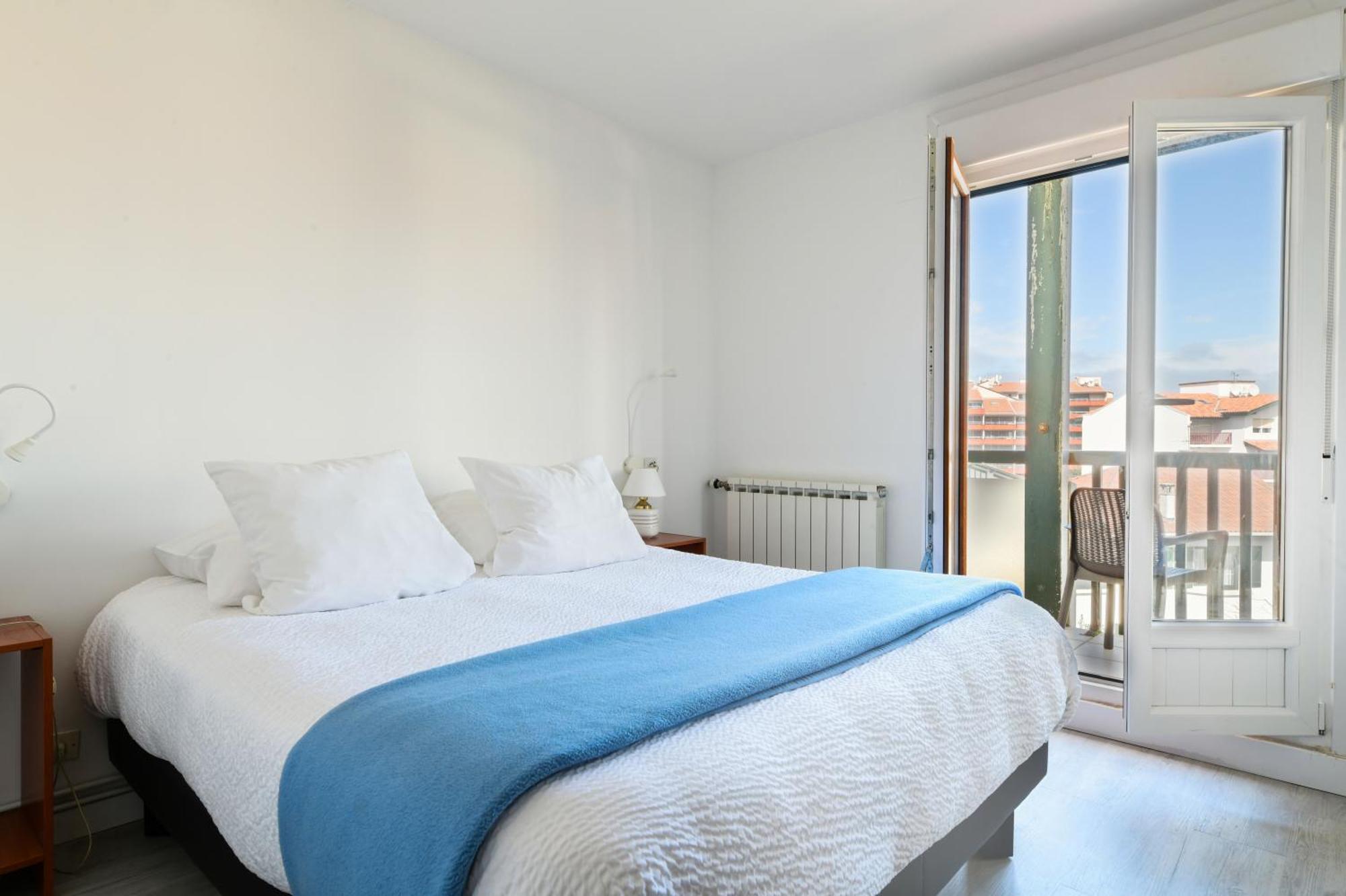Logis Hotel & Restaurant Bergeret Sport Hendaye Exteriör bild