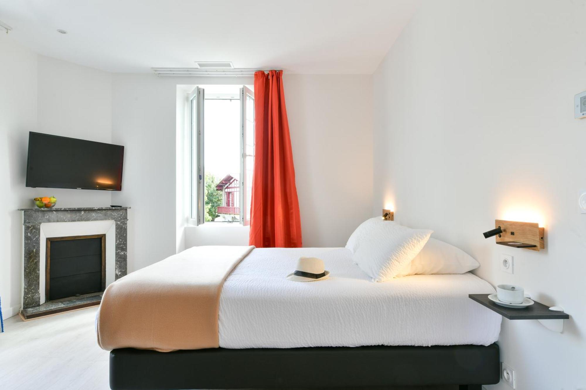 Logis Hotel & Restaurant Bergeret Sport Hendaye Exteriör bild