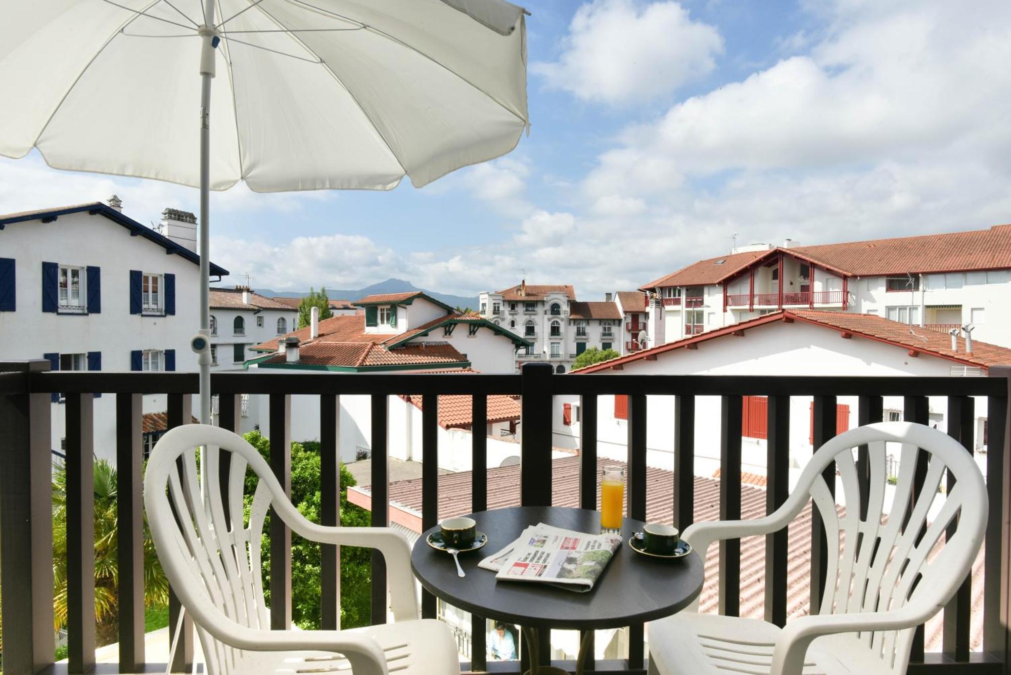 Logis Hotel & Restaurant Bergeret Sport Hendaye Exteriör bild