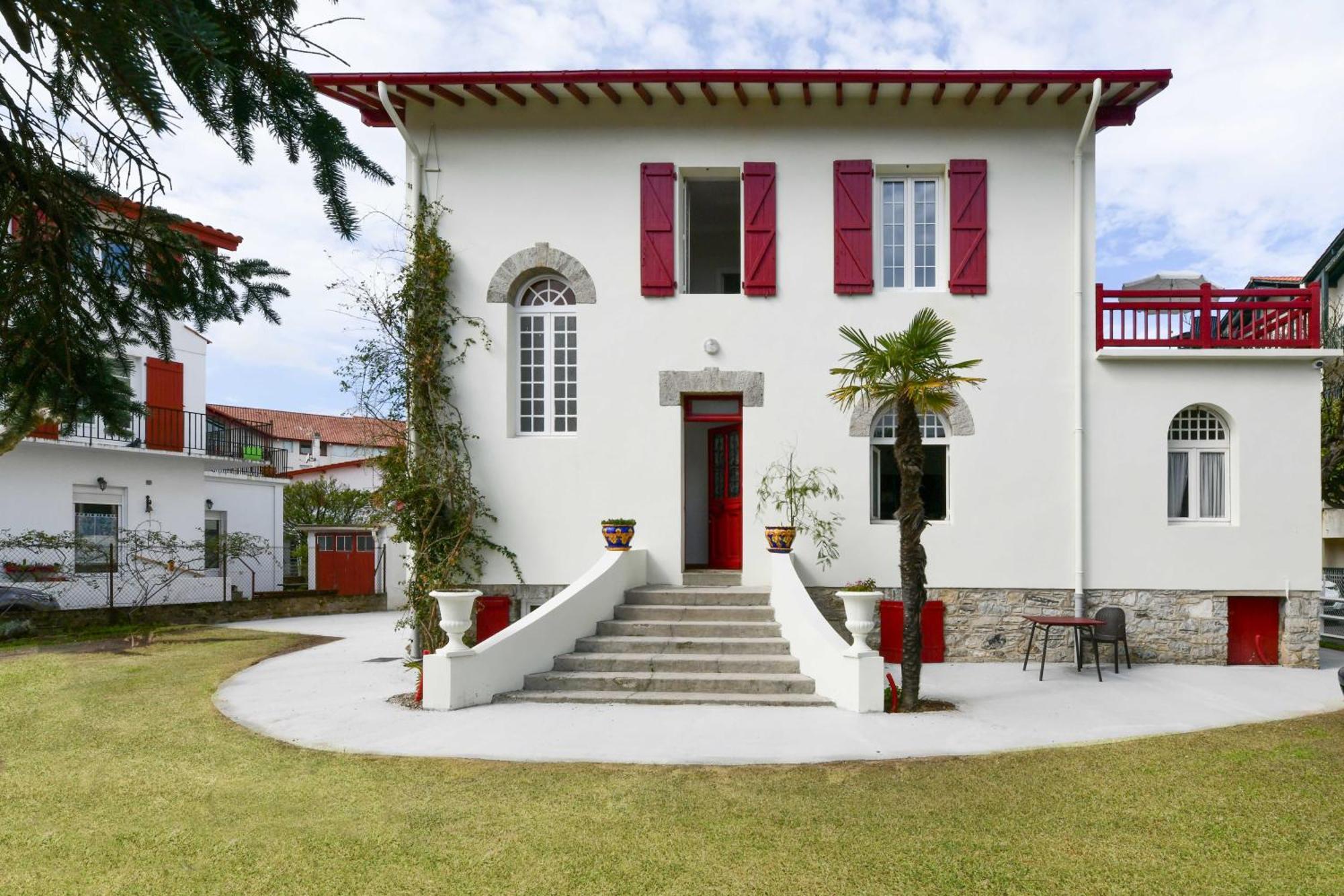Logis Hotel & Restaurant Bergeret Sport Hendaye Exteriör bild